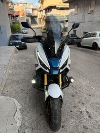 Xadv 750