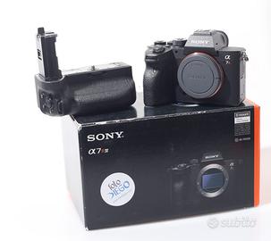 FOTOCAMERA DIGITALE MIRRORLESS FF SONY A7R 4 + BG.