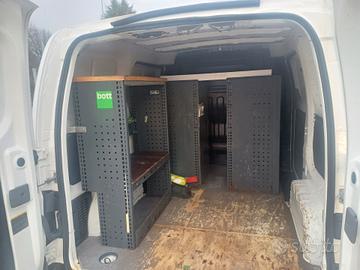 NISSAN ATTREZZATO CON SCAFFALI EURO 6