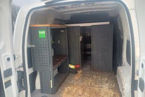 NISSAN ATTREZZATO CON SCAFFALI EURO 6