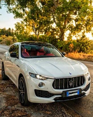 Maserati Levante 3.0 🔱 V6 Diesel - Carbonio Zegna