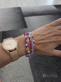 Braccialetti, orecchini e collane fatti a mano