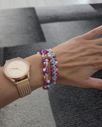Braccialetti, orecchini e collane fatti a mano
