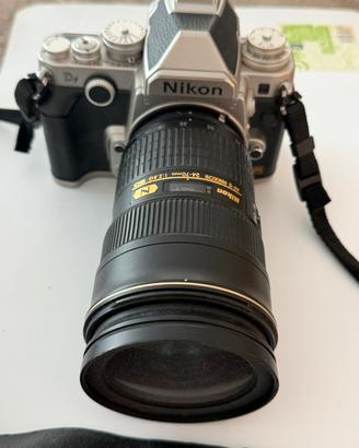 Nikon con obbiettivi 2.8