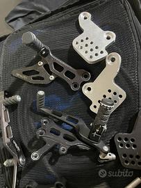 Pedane lightech per yamaha r6 con abbassatori