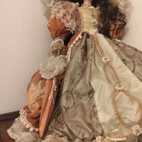 Bambola di porcellana da collezione