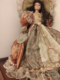 Bambola di porcellana da collezione