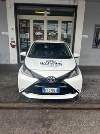 Toyota Aygo 1.0 VVT-i 69 CV 5 porte x-black TSS