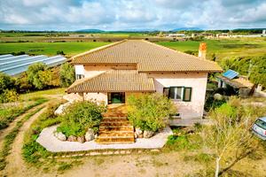 Azienda agricola con villa