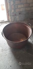 Pentolone e oggetti vari di rame