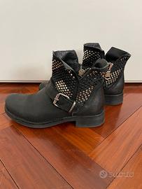 Il Laccio mini biker pelle nera borchie 36