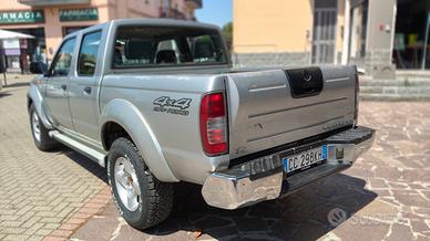 Nissan Navara 2.5 td Double Cab PICK UP