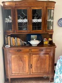 Credenza con alzata a vetri piombati