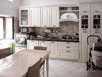 cucina  stile shabby con porte massello