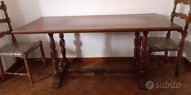 Tavolo in legno massello con 6 sedie rustiche