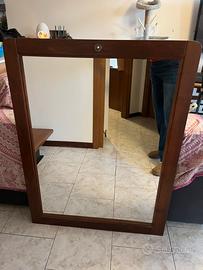 Specchio e mobiletto bagno