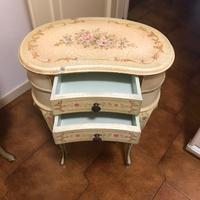 Tavolinetto piccolo + specchiera con il suo tavolo