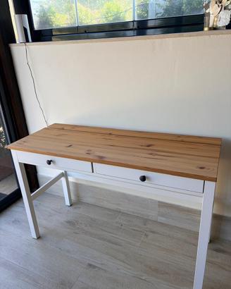 Scrivania Ikea HEMNES