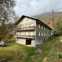 Ampia casa di montagna ex uso aziendale a Casargo