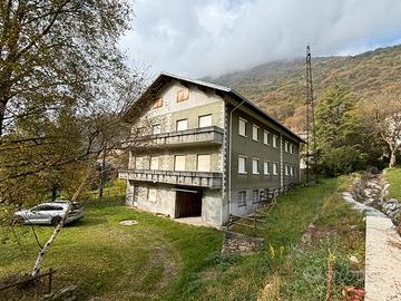 Ampia casa di montagna ex uso aziendale a Casargo