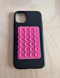 Cover iPhone nera con Pop It rosa