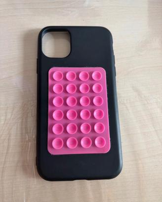 Cover iPhone nera con Pop It rosa