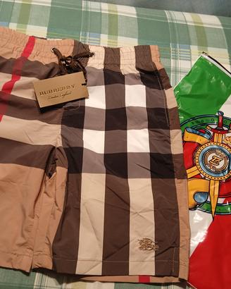 •Pantaloncini da mare Burberry•