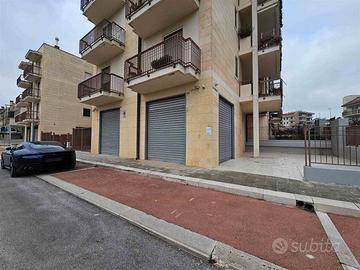 Locale ampio commerciale