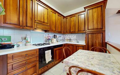 AMPIO TRILOCALE CON DUE BAGNI E GARAGE