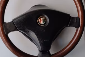 VOLANTE in legno ORIGINALE ALFA ROMEO .