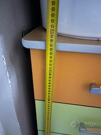 Mobiletto con cassetti