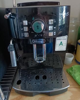 macchina da caffè automatica DeLonghi