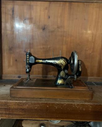 Macchina da cucire da tavolo Siger fine ottocento.