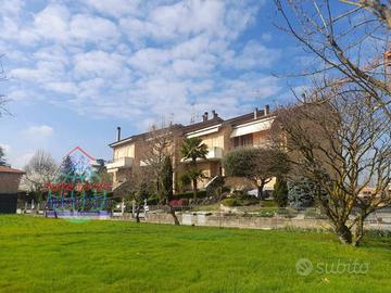 Villetta a schiera di 233 m² con più di 5 locali e