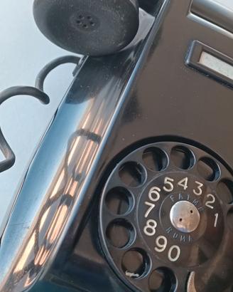 telefono a muro antico