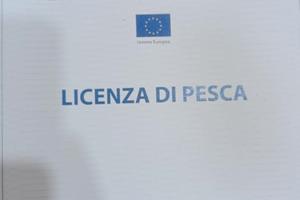 Barca con licenza da pesca