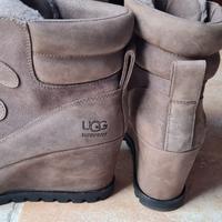 Stivaletti con Zeppa Fodera in Pelliccia Marca UGG