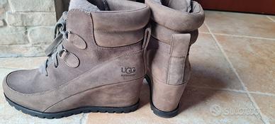 Stivaletti con Zeppa Fodera in Pelliccia Marca UGG