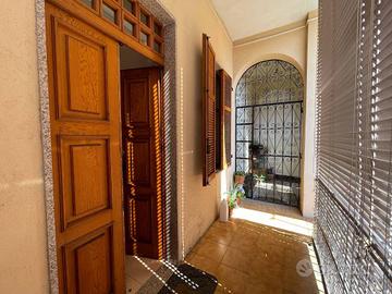 Appartamento di 191 m² con 5 locali e box auto a V