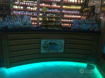 Tabaccheria con giochi e servizi