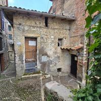 CASA SEMINDIPENDENTE A FIUGGI