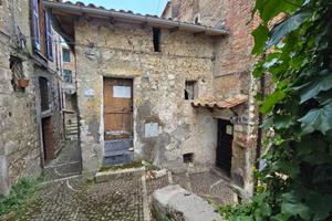 CASA SEMINDIPENDENTE A FIUGGI