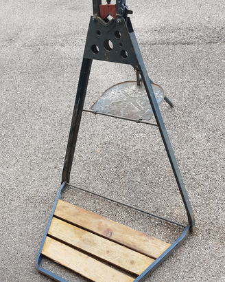 Cavalletto per tubista idraulico