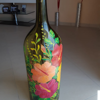 Vaso disegnato e colorato a mano