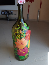 Vaso disegnato e colorato a mano