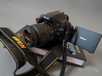 NIKON D5200 18-55 VR II Kit + MANFROTTO