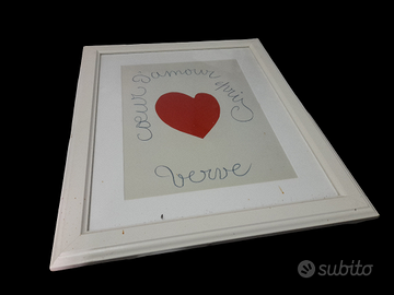 Quadro decorativo con un cuore rosso al centro