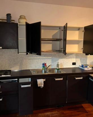 cucina lineare doppia parete