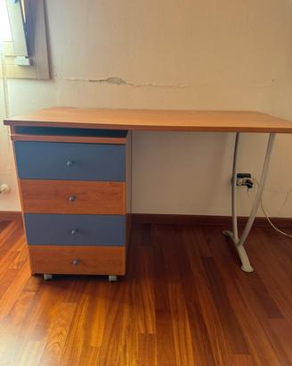 Scrivania e cassettiera