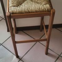 Sgabello vintage in legno con seduta in paglia int